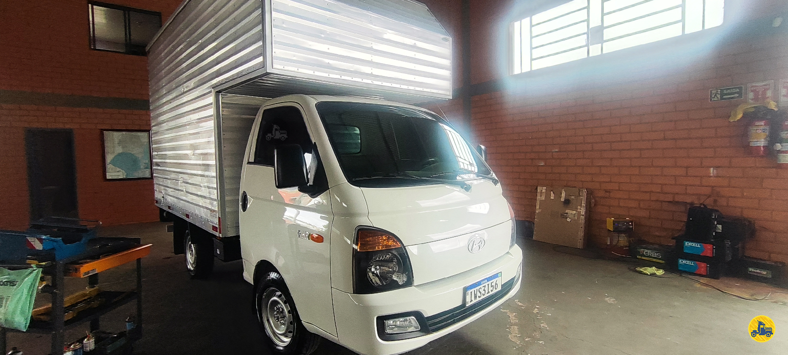 CAMINHAO HYUNDAI HR Baú Furgão 3/4 4x2 Perin Veículos SARANDI RIO GRANDE DO SUL RS